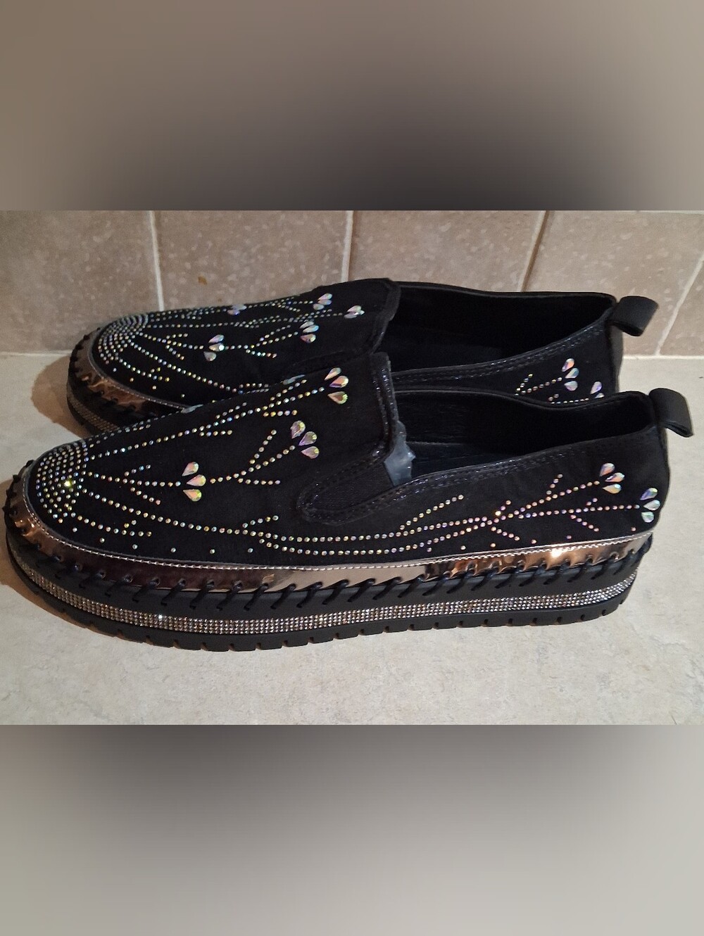 Women's Black Slip-On Loafer Flats Floral Studded Round Toe Rubber (12) - Picture 2 of 6